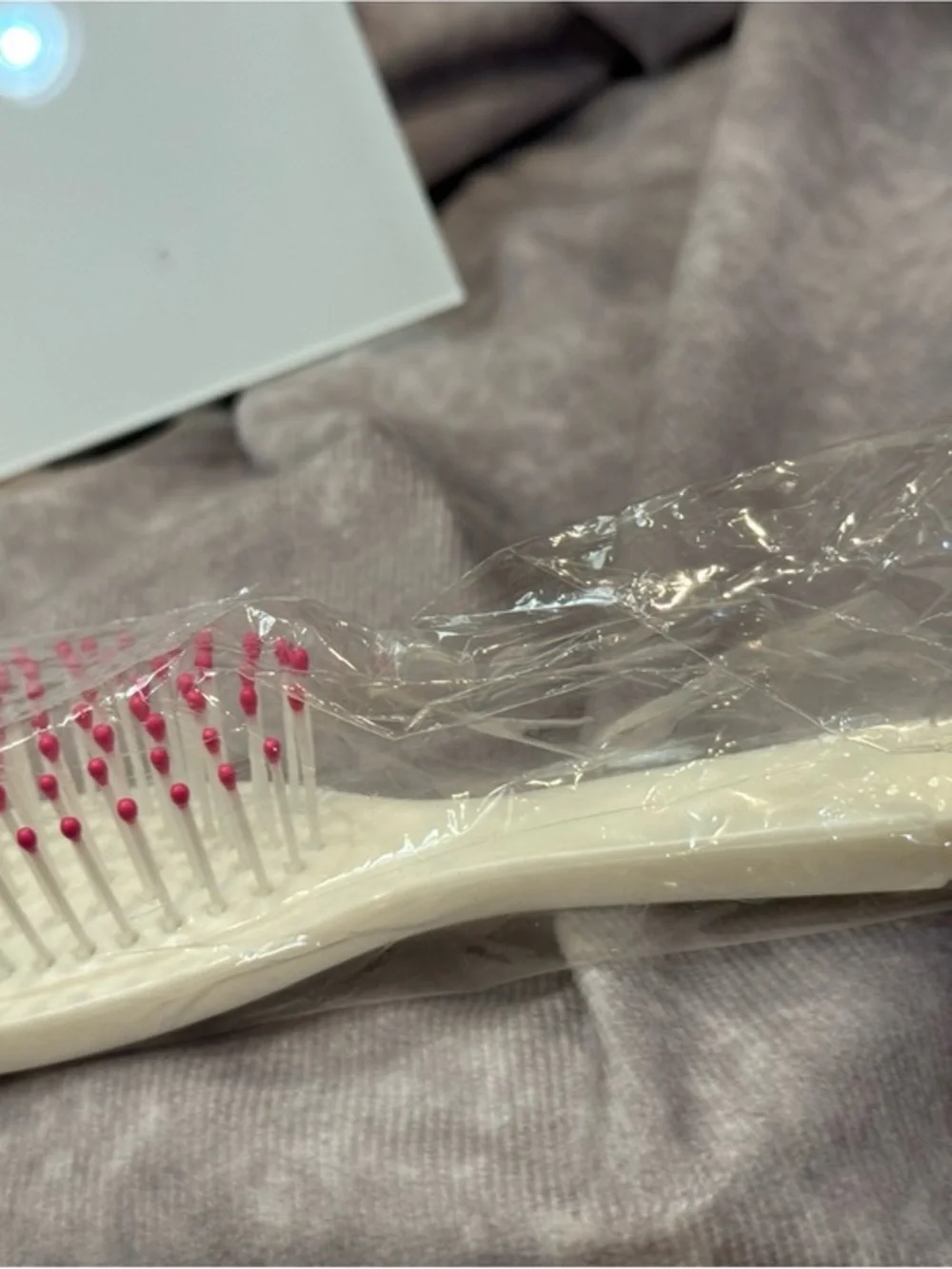 Clinique Travel White Hair Brush with Pink-Tipped Bristles NEW